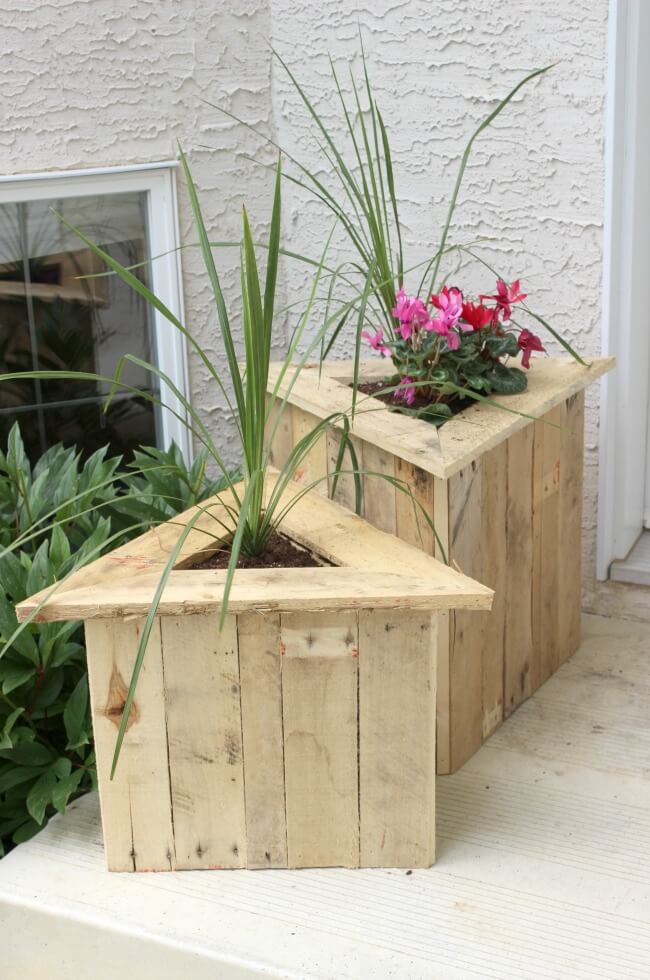 32 Best DIY Pallet and Wood Planter Box Ideas and Designs 