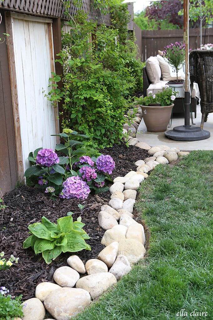 Super Simple Rock Flower Bed