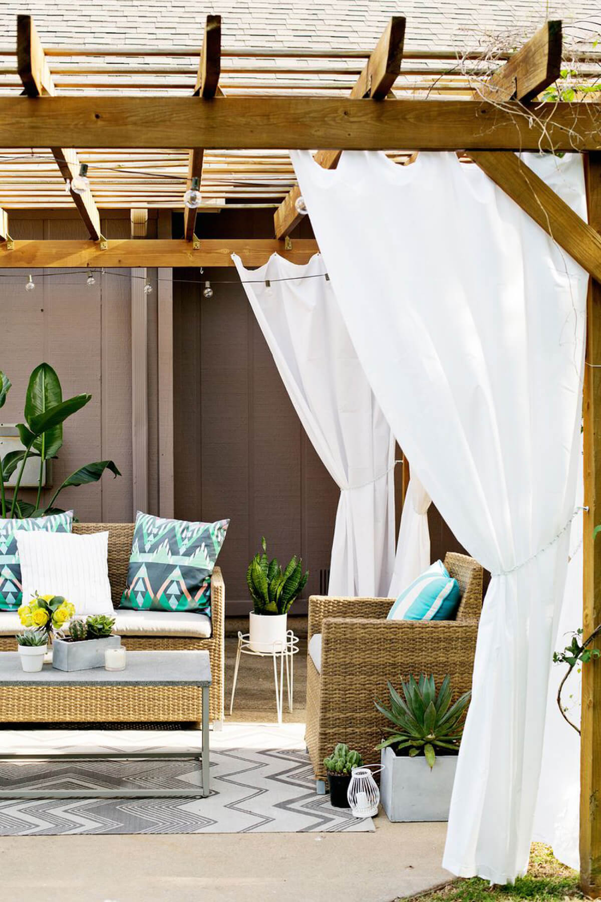 Outdoor Decor: 20 Lovely Pergola Ideas