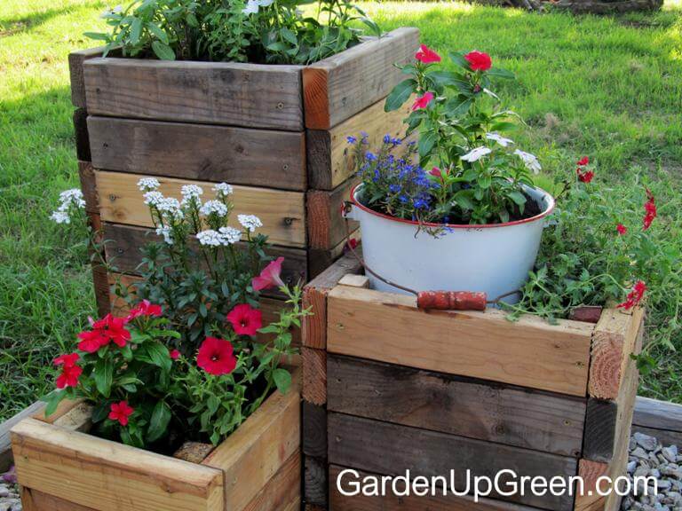 32 Best DIY Pallet and Wood Planter Box Ideas and Designs 