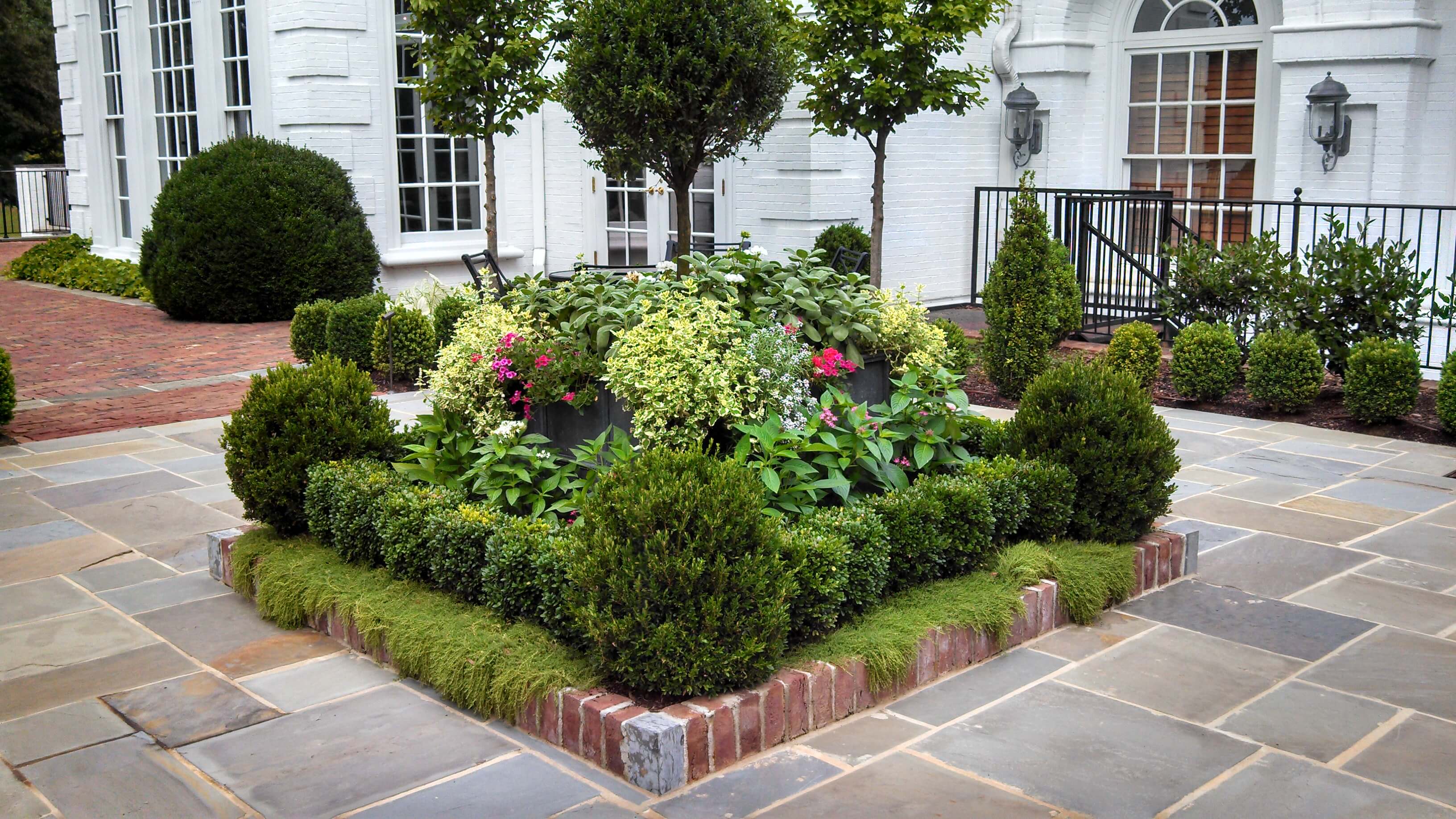 50 Best Front Yard Landscaping Ideas and Garden Designs for 2022