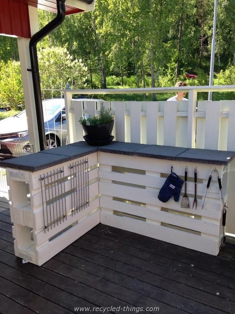 27 Best Outdoor Pallet Furniture Ideas And Designs For 2020