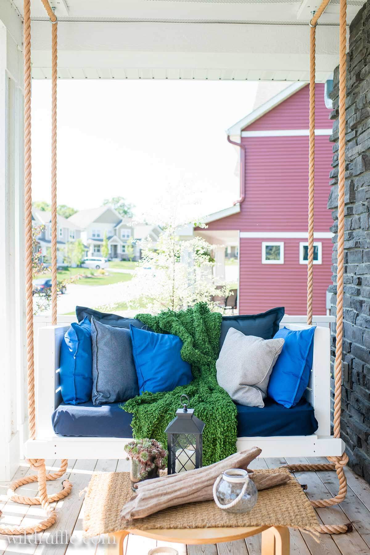 13 Dreamy DIY Porch Swing Bed Ideas