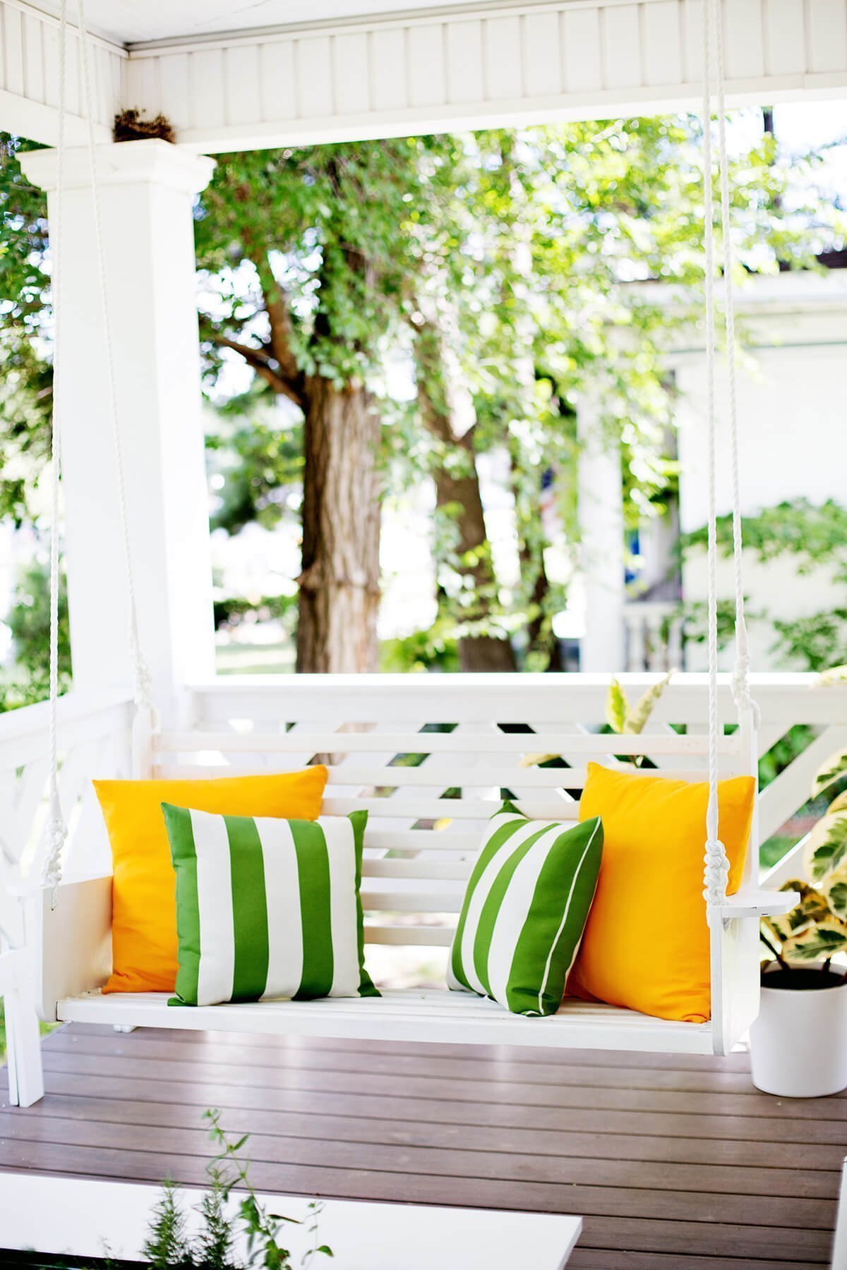 13 Dreamy DIY Porch Swing Bed Ideas