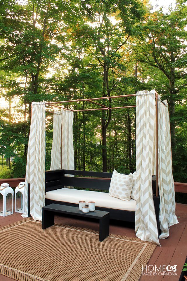 Exotic and Luxurious Canopy Bench