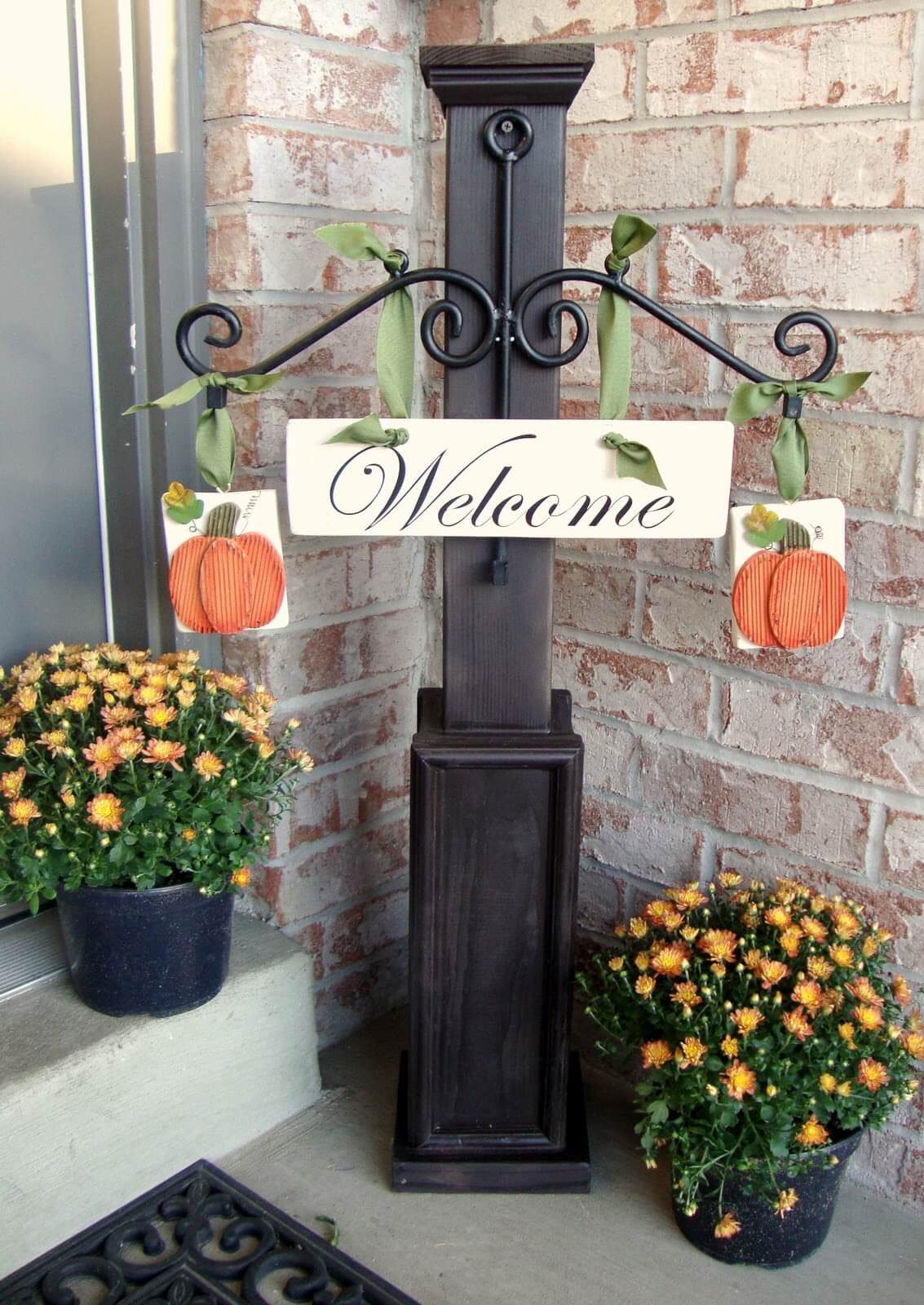 Autumn Welcome Sign Display and Mums