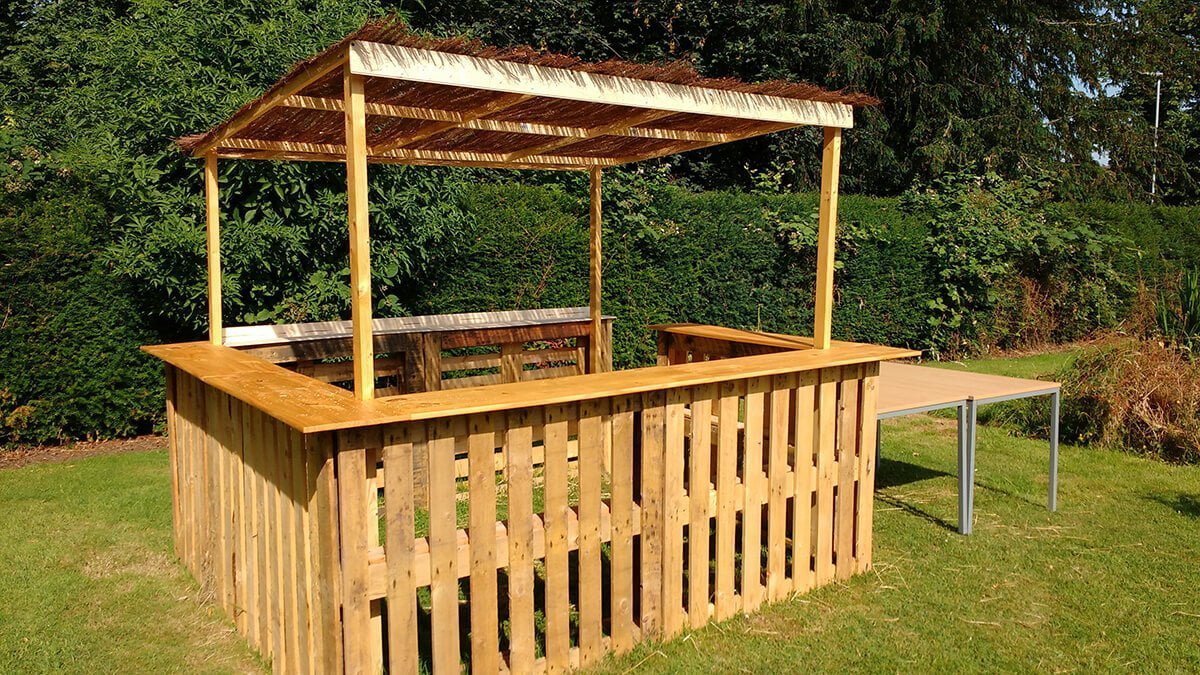 14 Amazing DIY Pallet Furniture For Practical Outdoor Patio