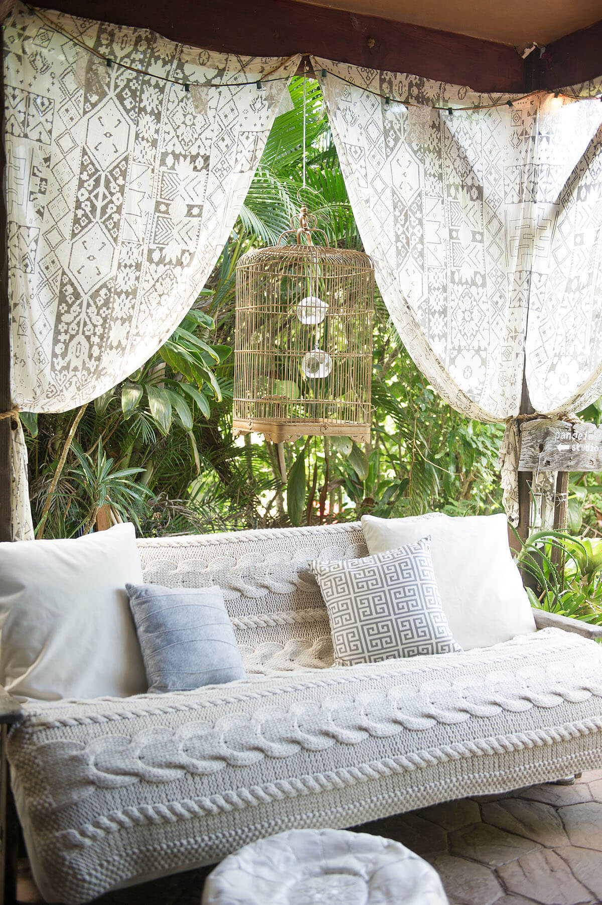 Outdoor Decor 13 Amazing Curtain Ideas For Porch And Patios Style   03 Outdoor Curtain Ideas Homebnc 