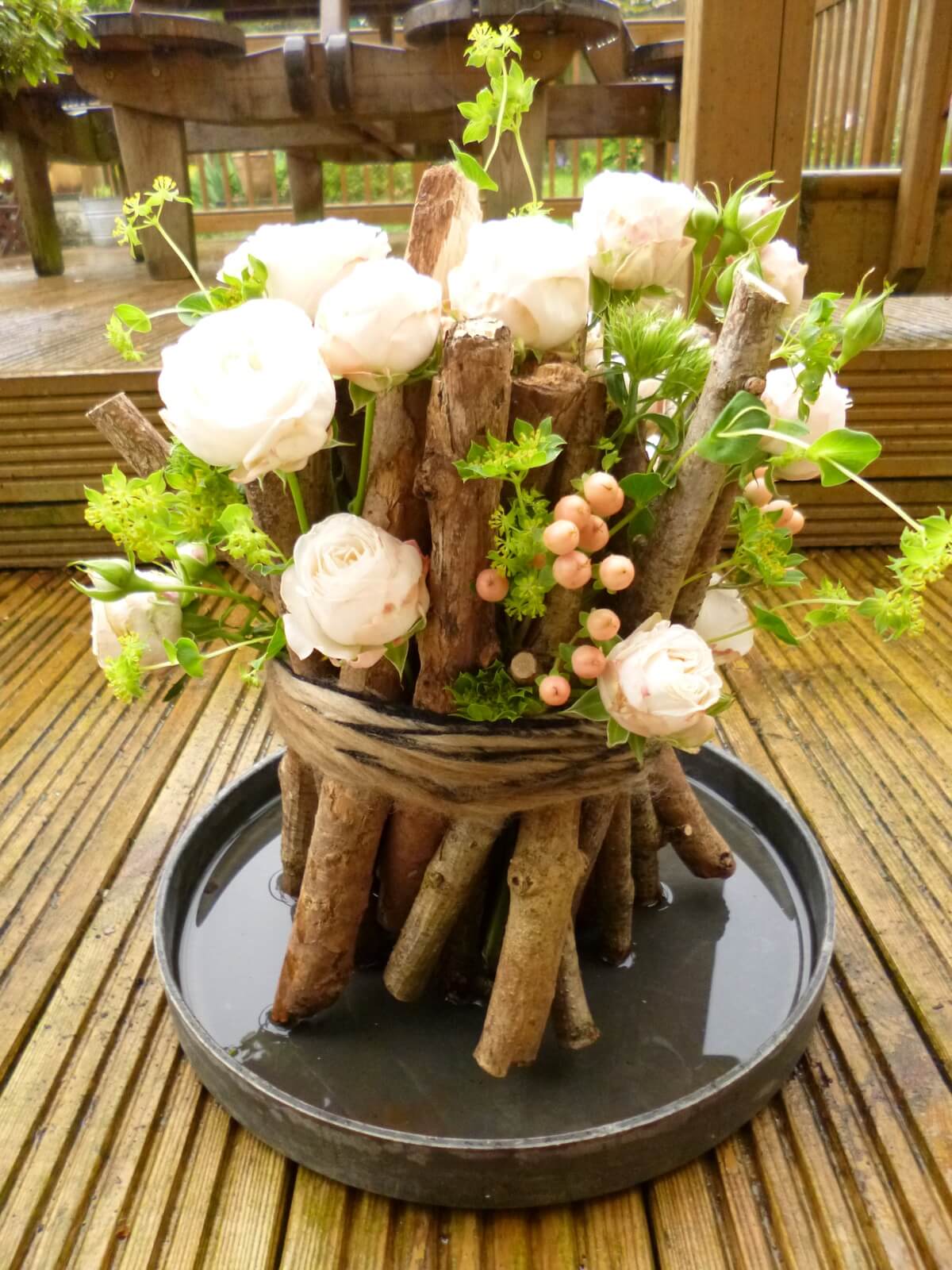 Woodland themed Sticks, Twine och Posies Table Centerpiece