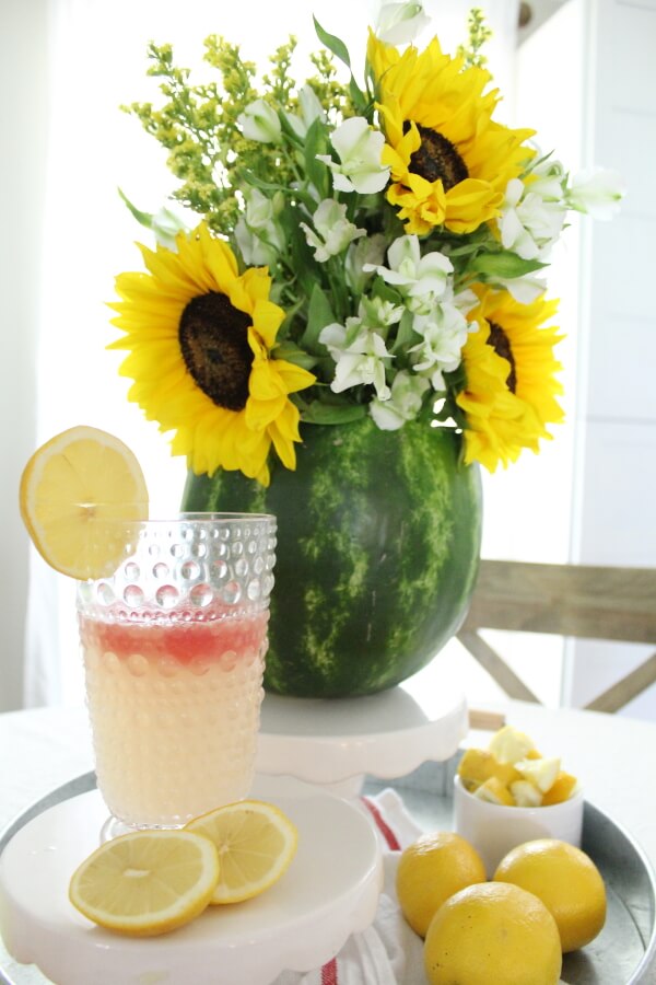 görögdinnye asztaldísz nyári virágokkal