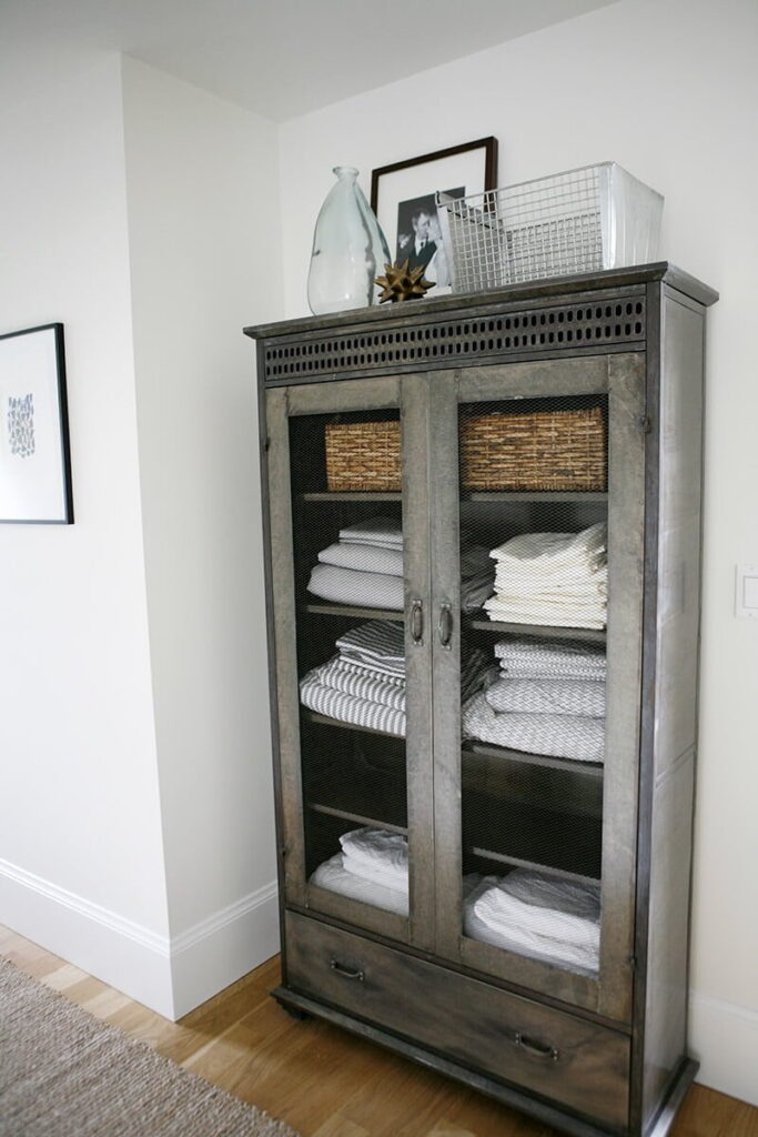 34 Best Towel Storage Ideas and Designs for 2021