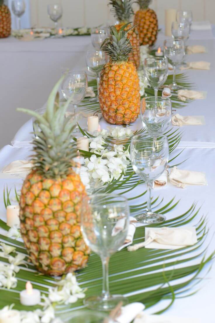 Decoraciones de mesa de Bonitas Piñas y Palmas con temática Luau