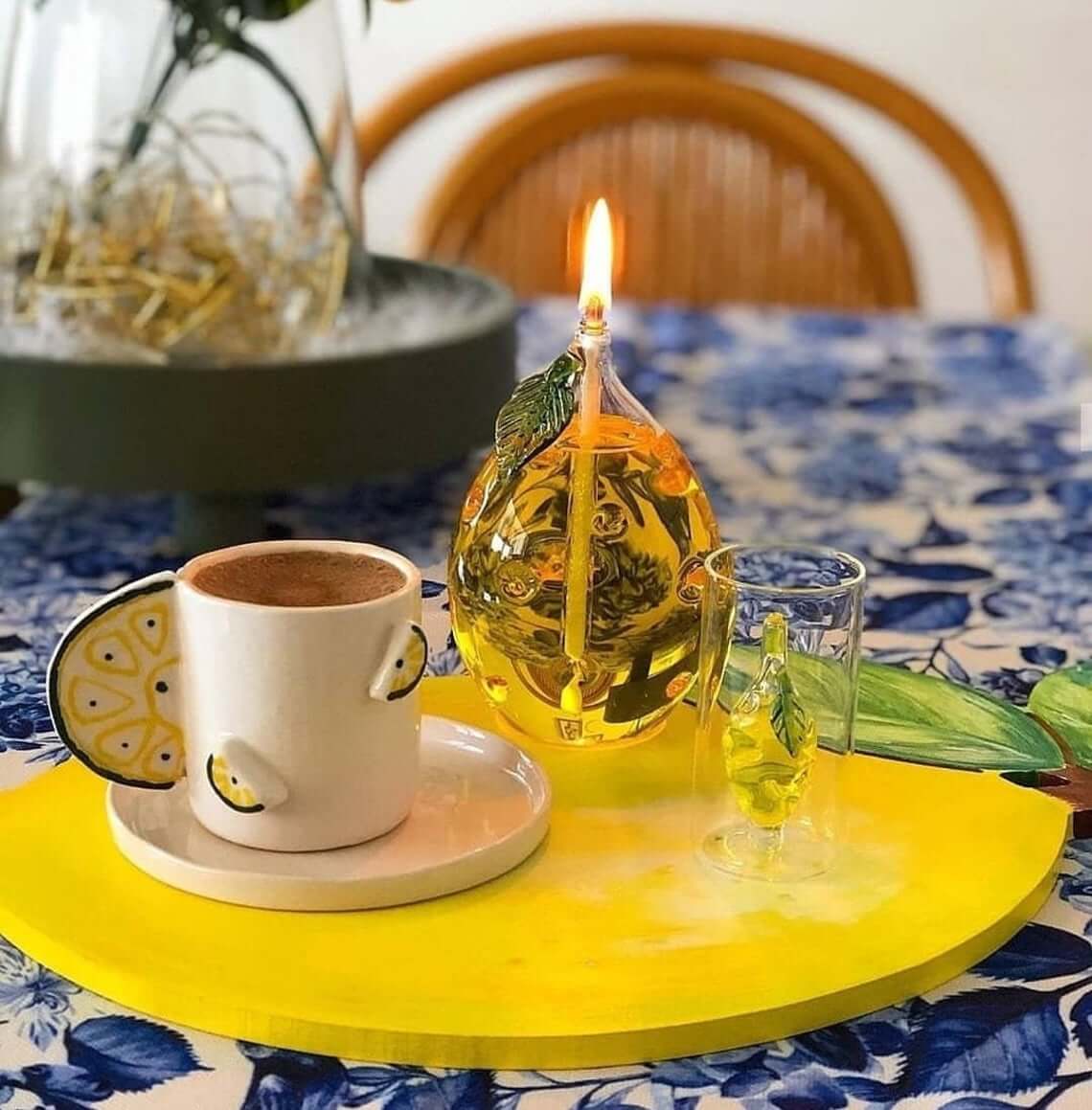 lampă cu ulei din sticlă în formă de lămâie