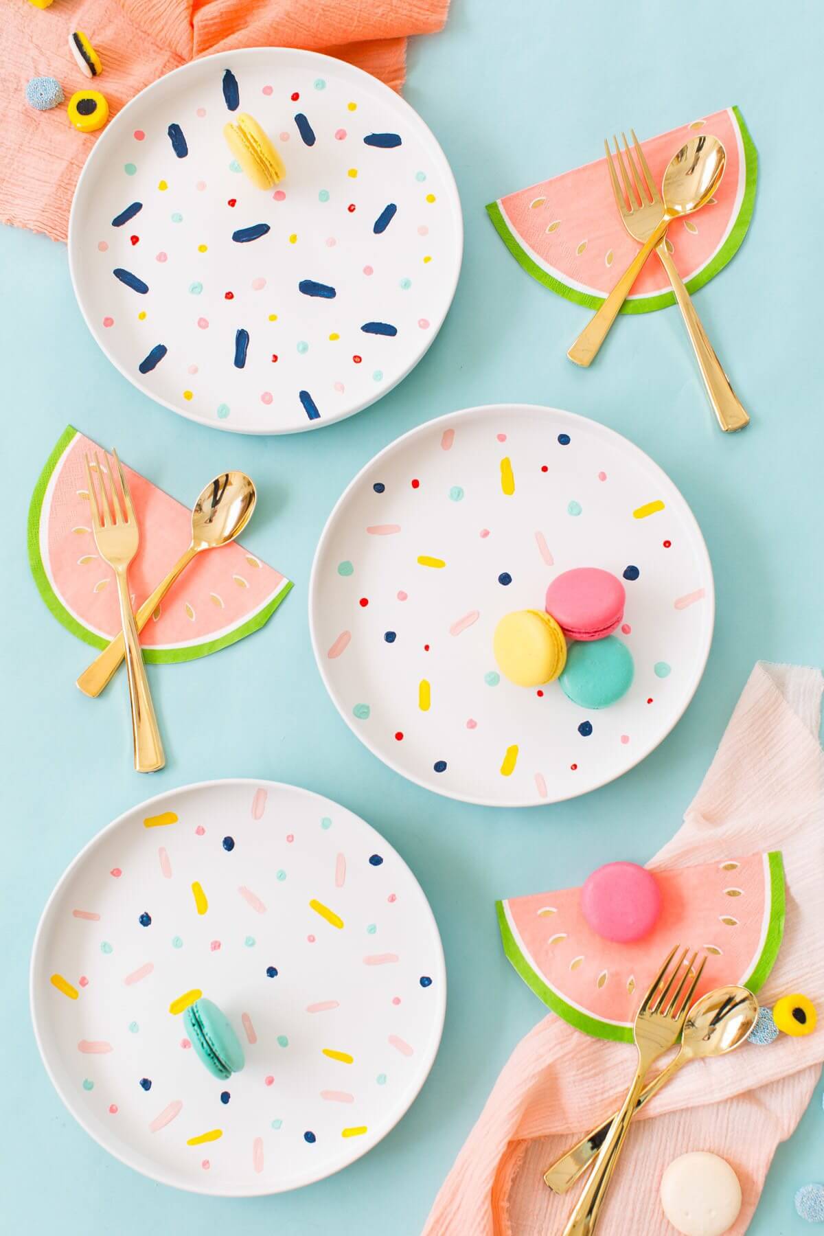 Decoración de mesa Divertida y Festiva de Sandías y Macarrones