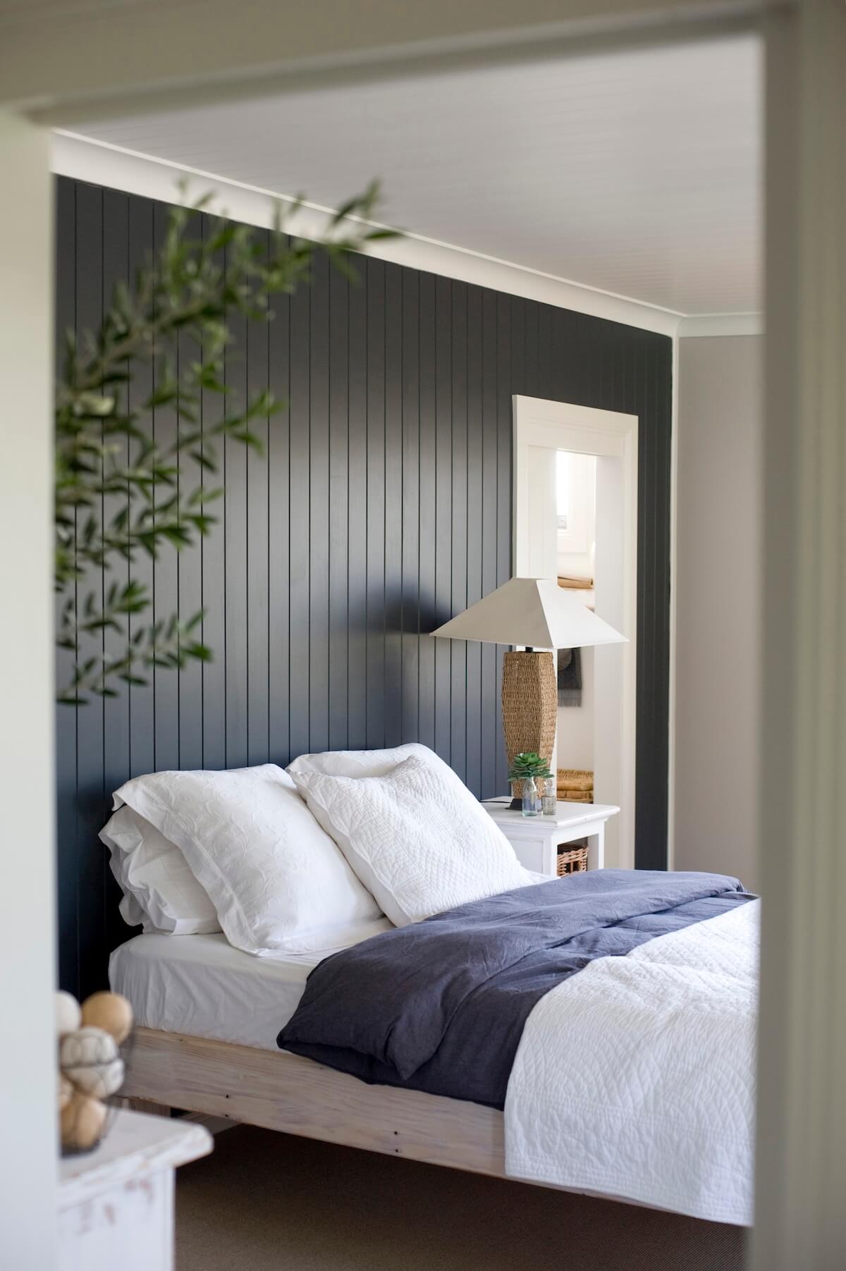 Vertical Lines Wood Wall — Homebnc