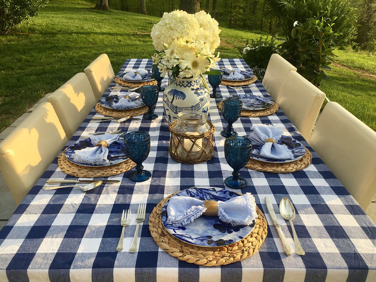 klassiskt blått och vitt bord