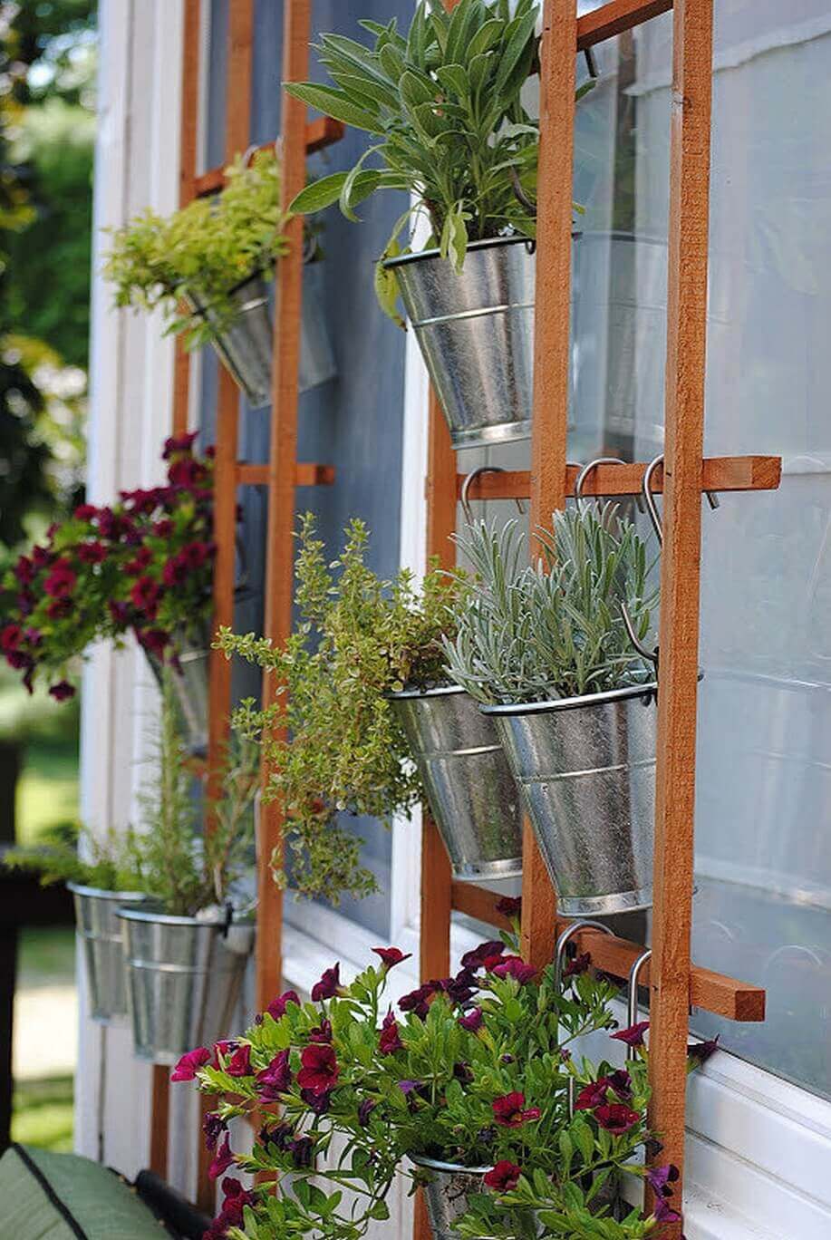 Simple Summertime Vertical Trellis Garden