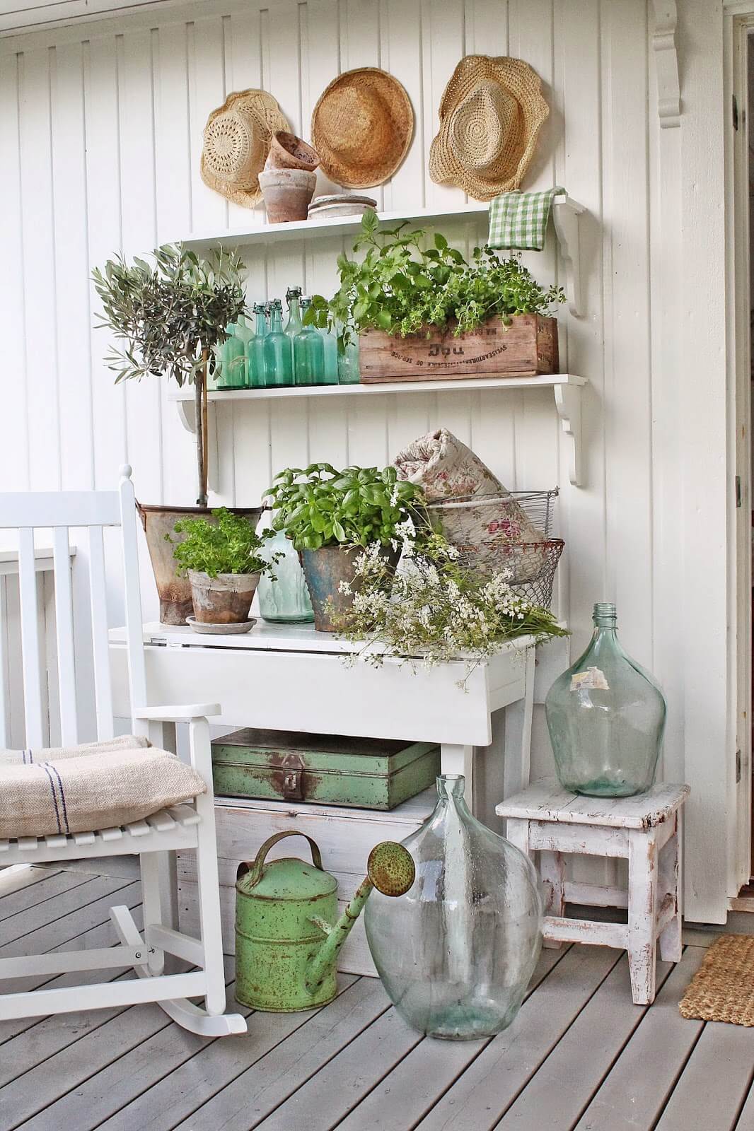 47 Rustic Farmhouse Porch Decor Ideas To Show Off Thi