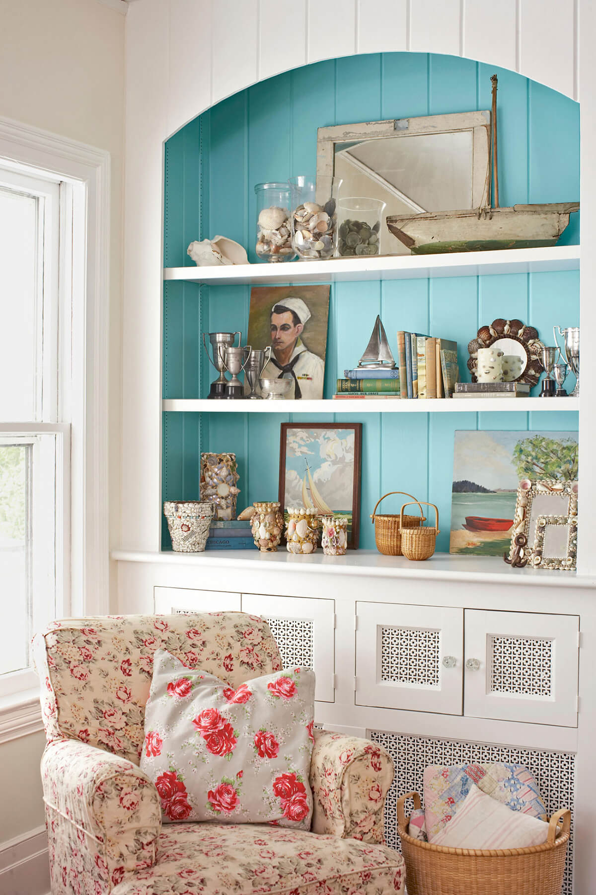 Shelf Storage for Favorites from the Sea