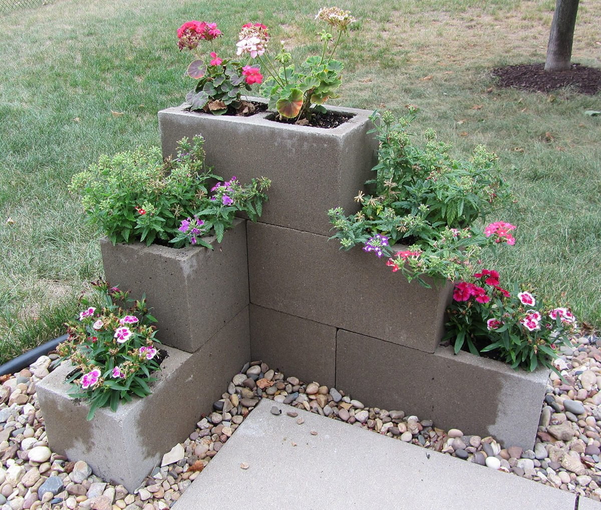 Cinder Block Tiered Flower Pots — Homebnc