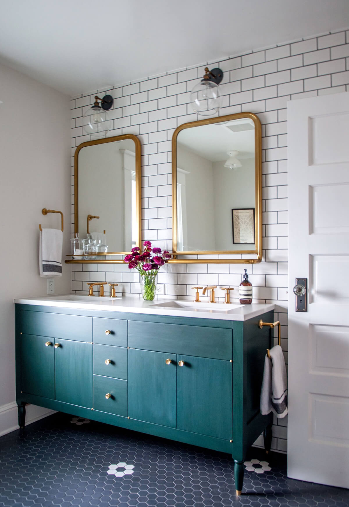 32 Best Master Bathroom Ideas and Designs for 2021