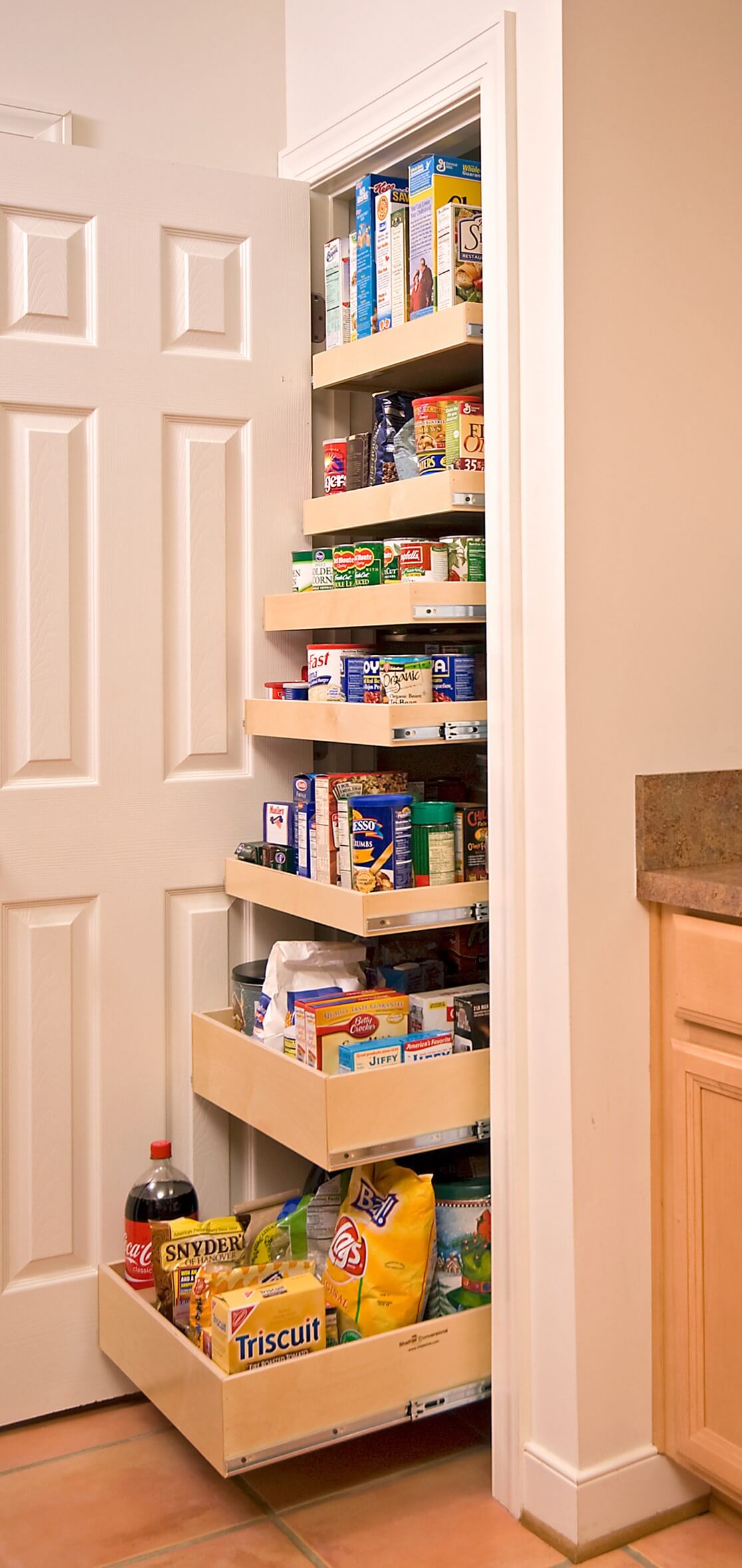 https://homebnc.com/homeimg/2017/06/17-small-kitchen-storage-organization-ideas-homebnc.jpg