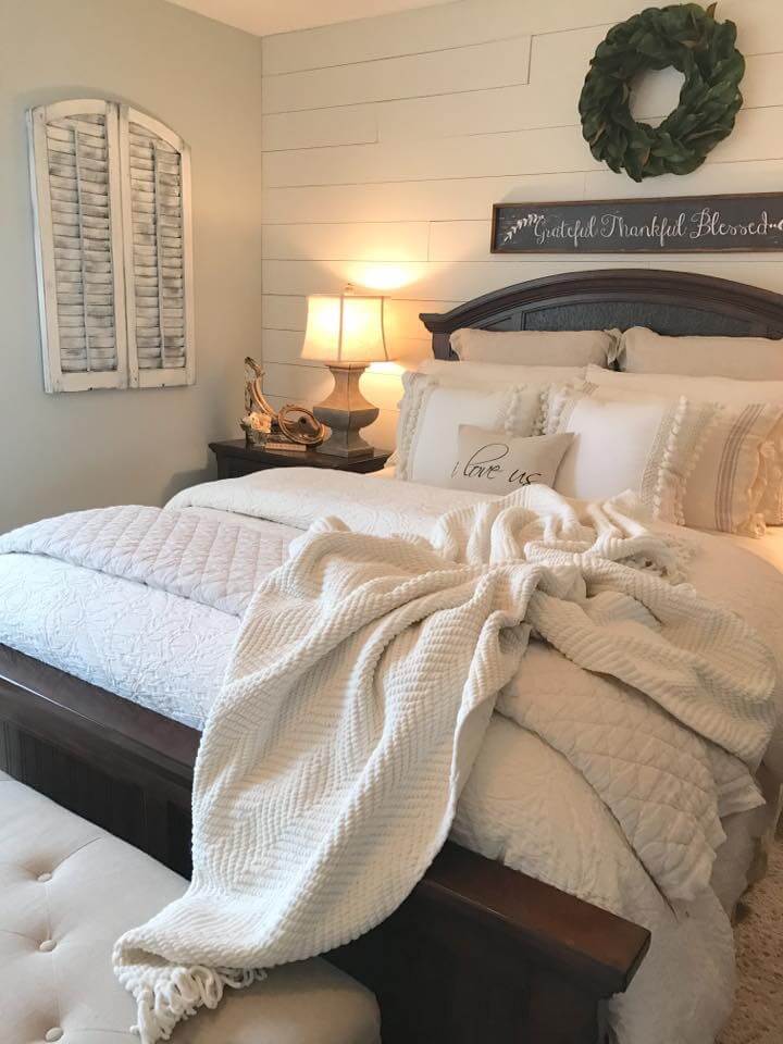 45+ Best Farmhouse Bedroom Design and Decor Ideas for 2021