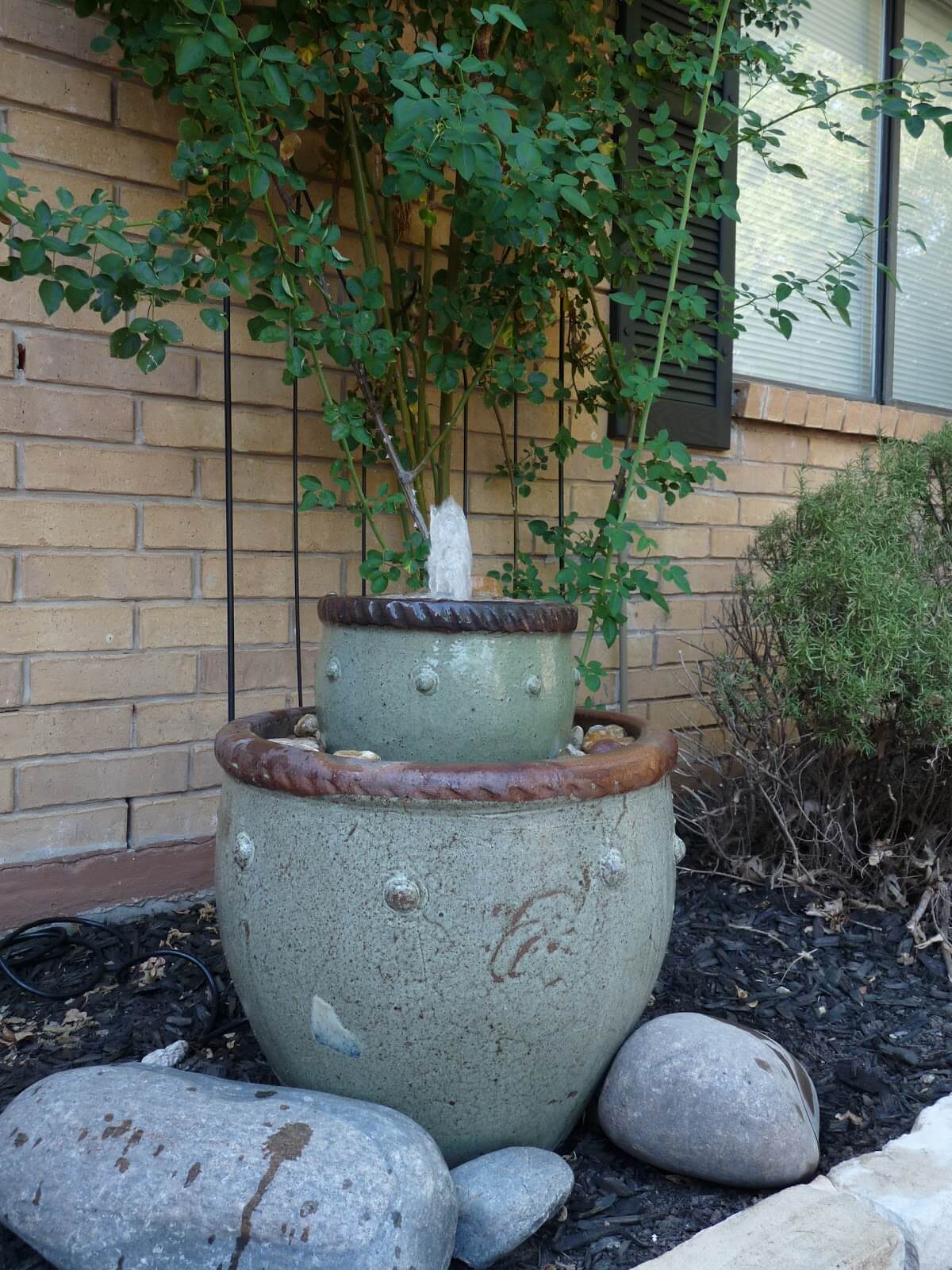 grote en mooie plantpotten fontein