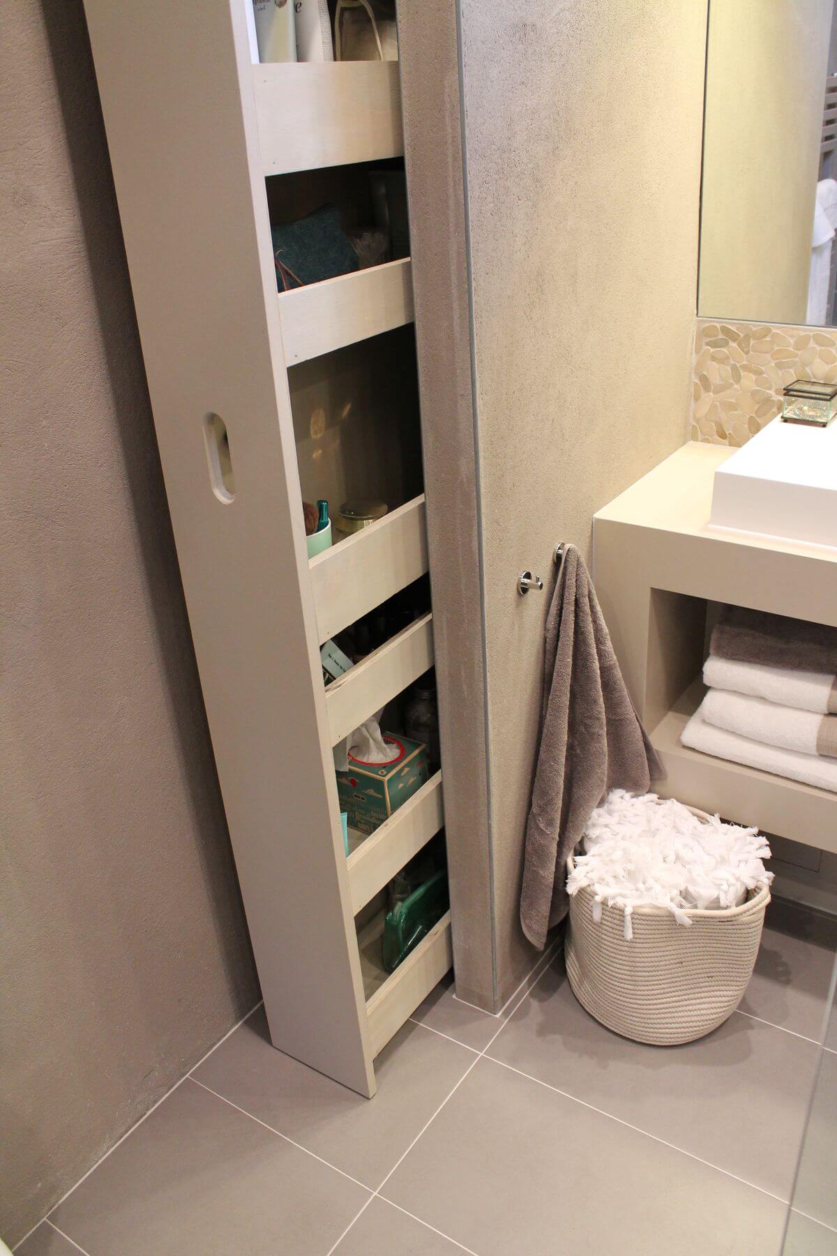 Sliding Storage Space for Stowing Bathroom Necessities