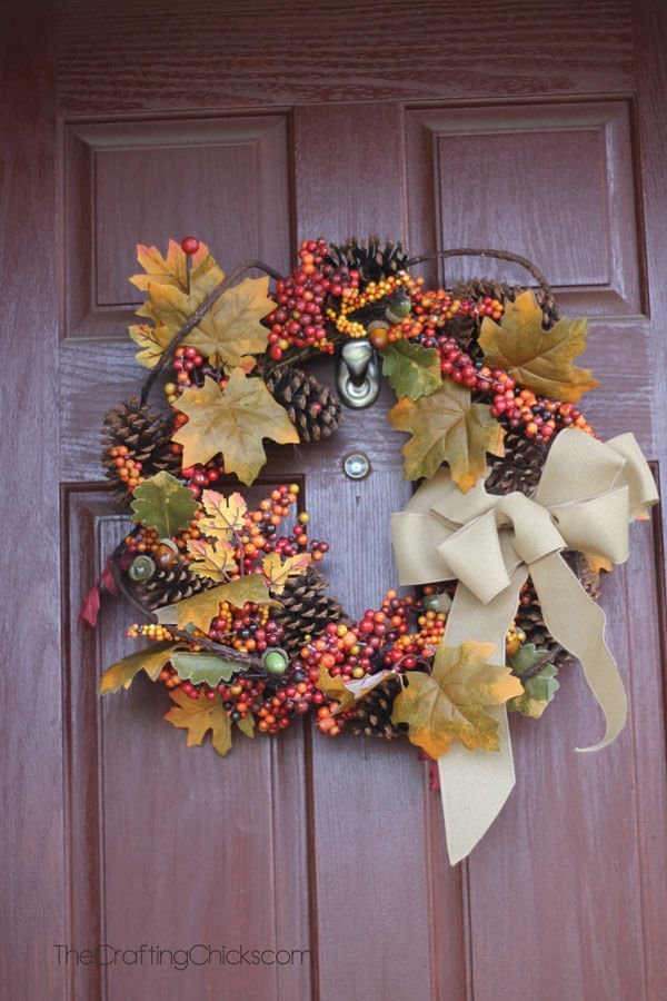 Cosecha natural de piñas, hojas y bayas's Harvest of Pinecones, Leaves, and Berries