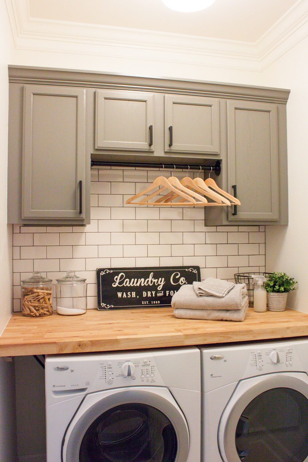 Super Simple Laundry Wall Makeover