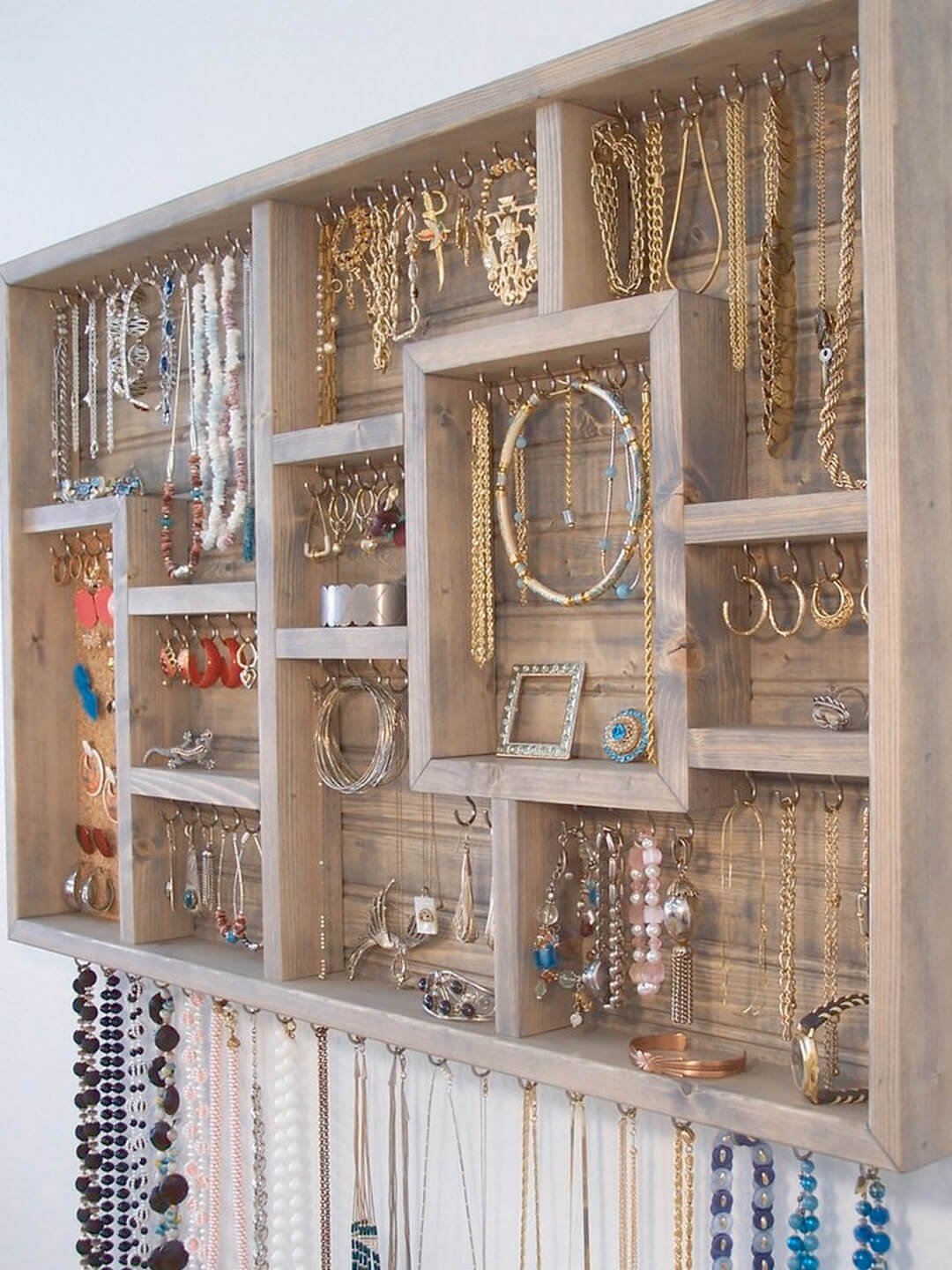 Jewelry Display Home