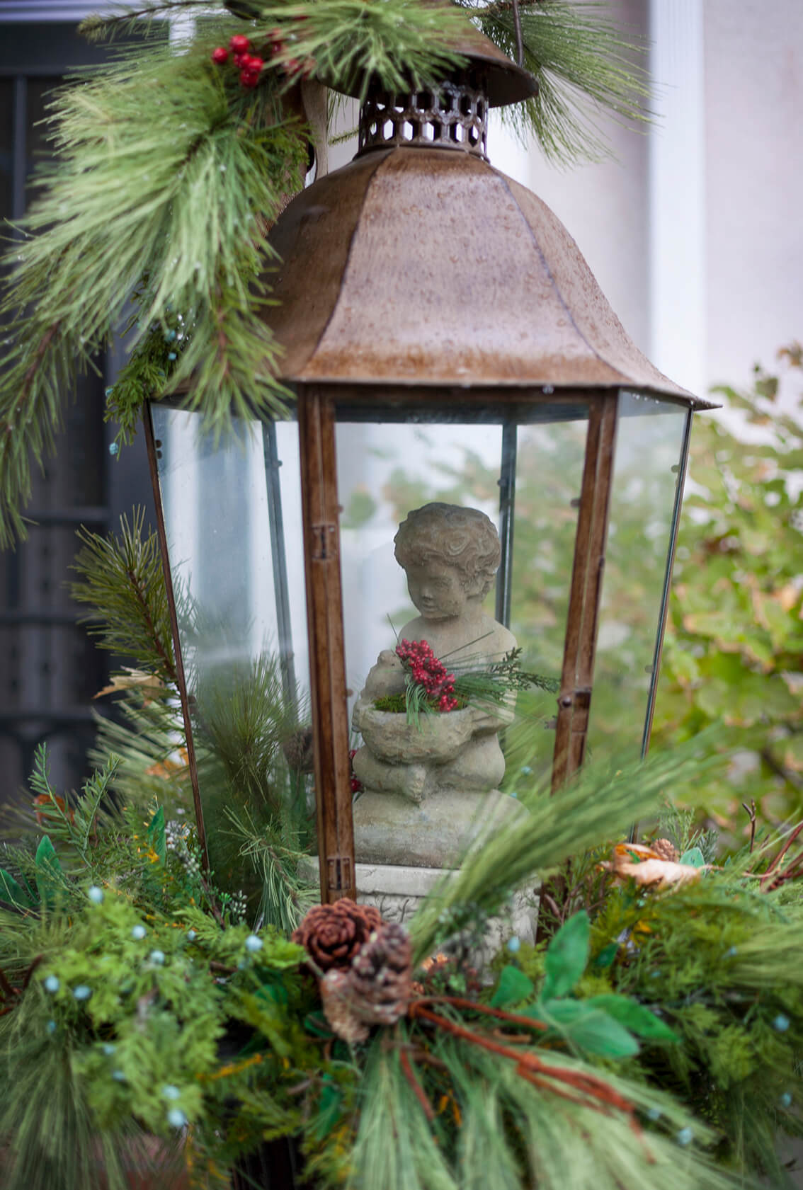 El Guardián Silencioso de la Linterna de Frutas de Invierno's Fruit Lantern