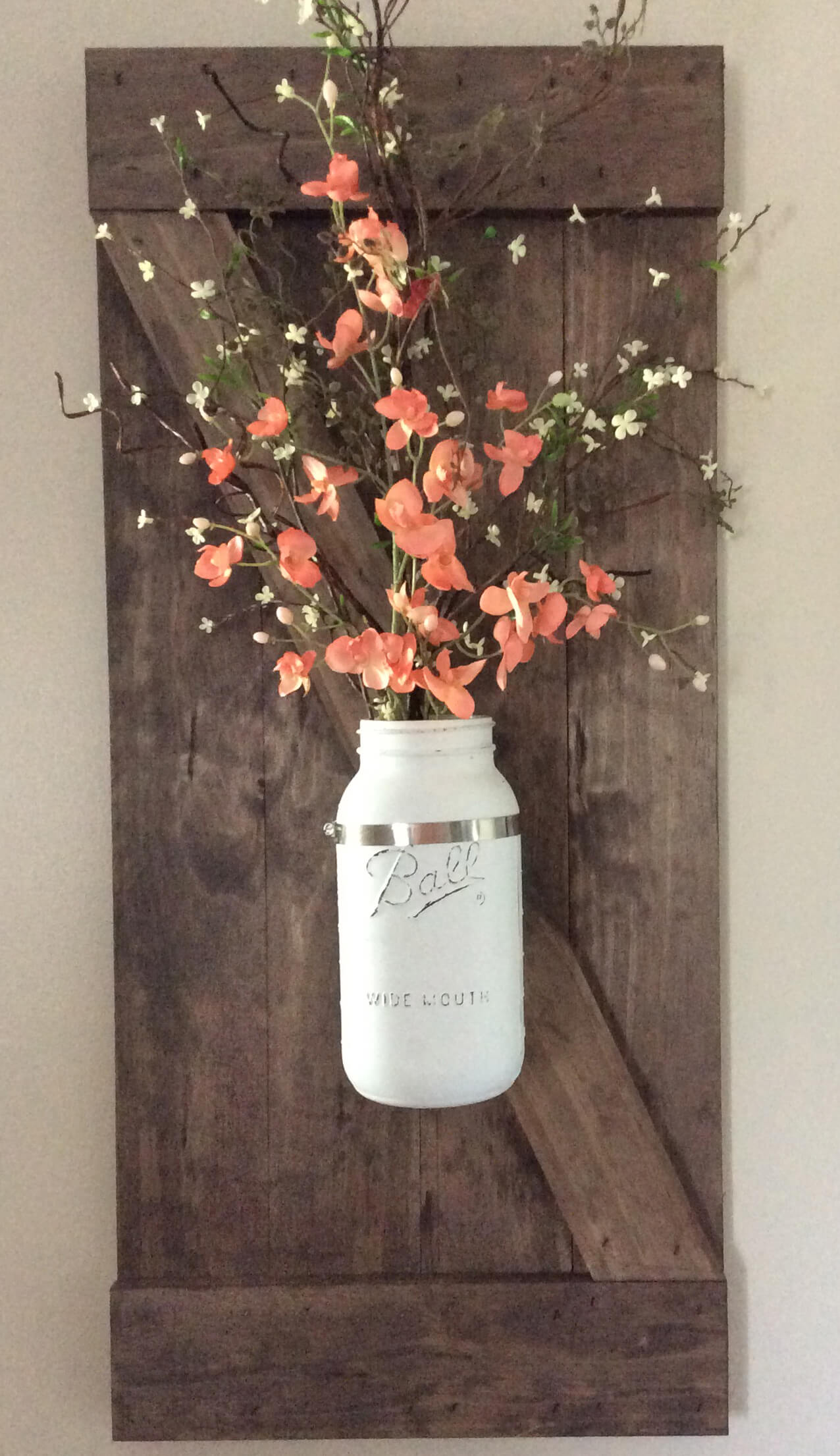 wspaniały malowany Mason Jar Flower Decor