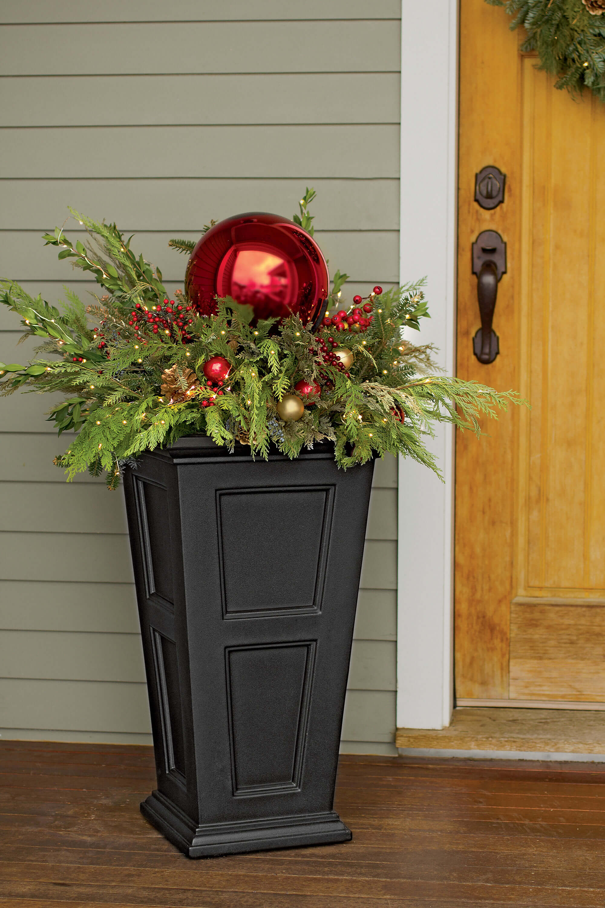 35 Best Outdoor Holiday Planter Ideas and Designs for 2021