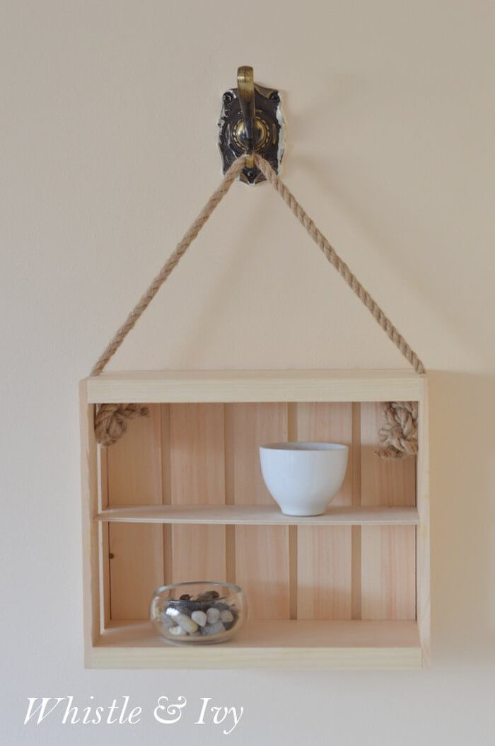 36 progetti di organizzazione e conservazione rustici fai-da-te che ti aiuteranno a mantenere la tua casa organizzata Corda per appendere e mensola per cassa
