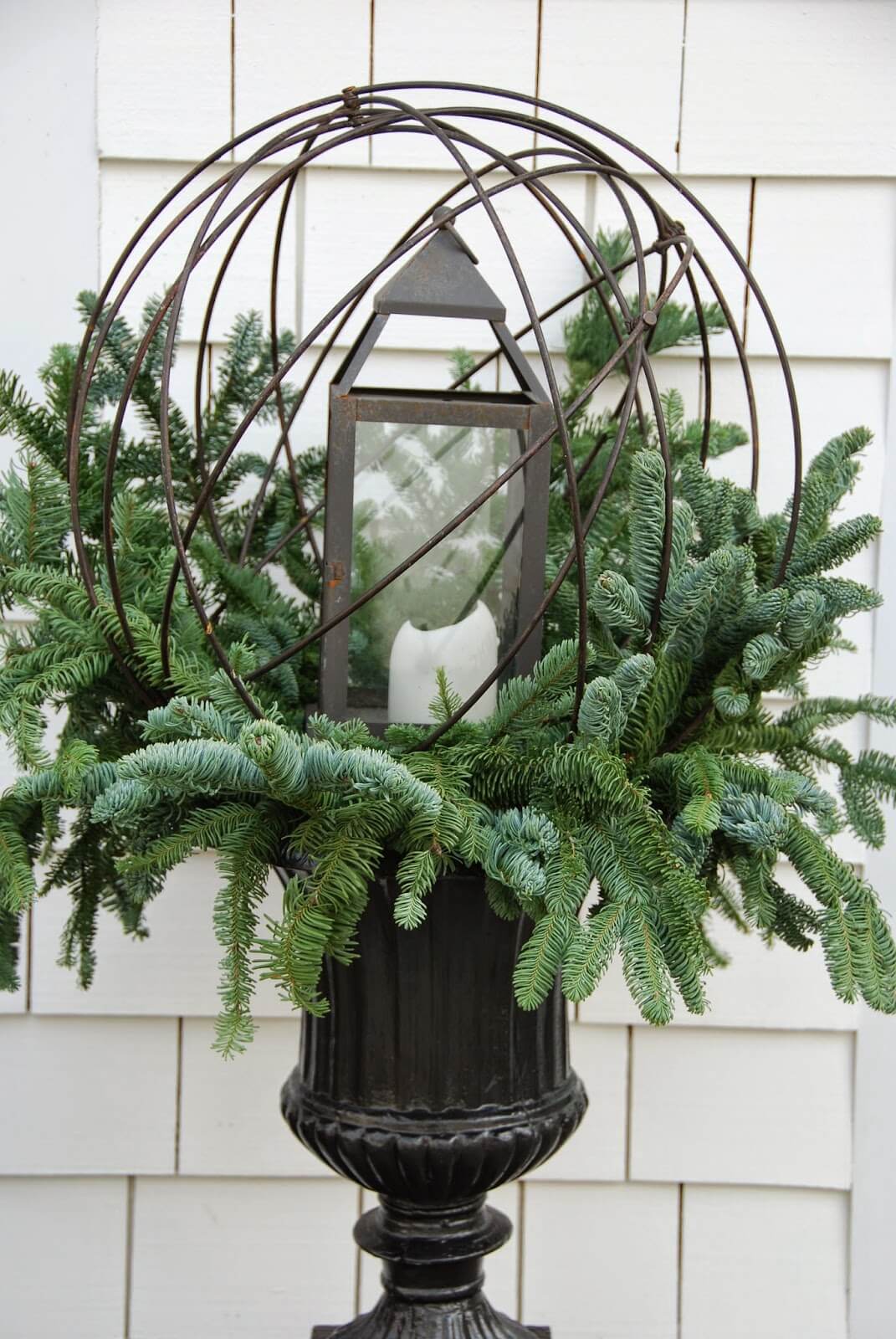 35 Best Outdoor Holiday Planter Ideas and Designs for 2021