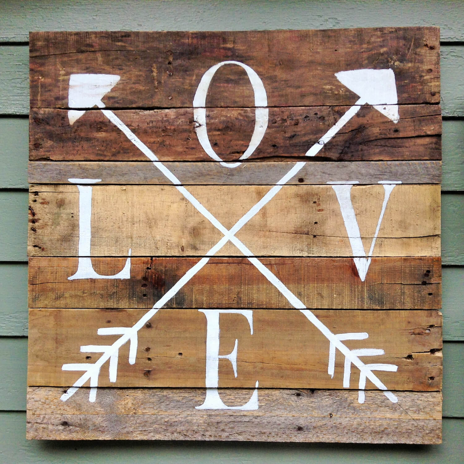Romantic Crossed Arrows Wall Accent