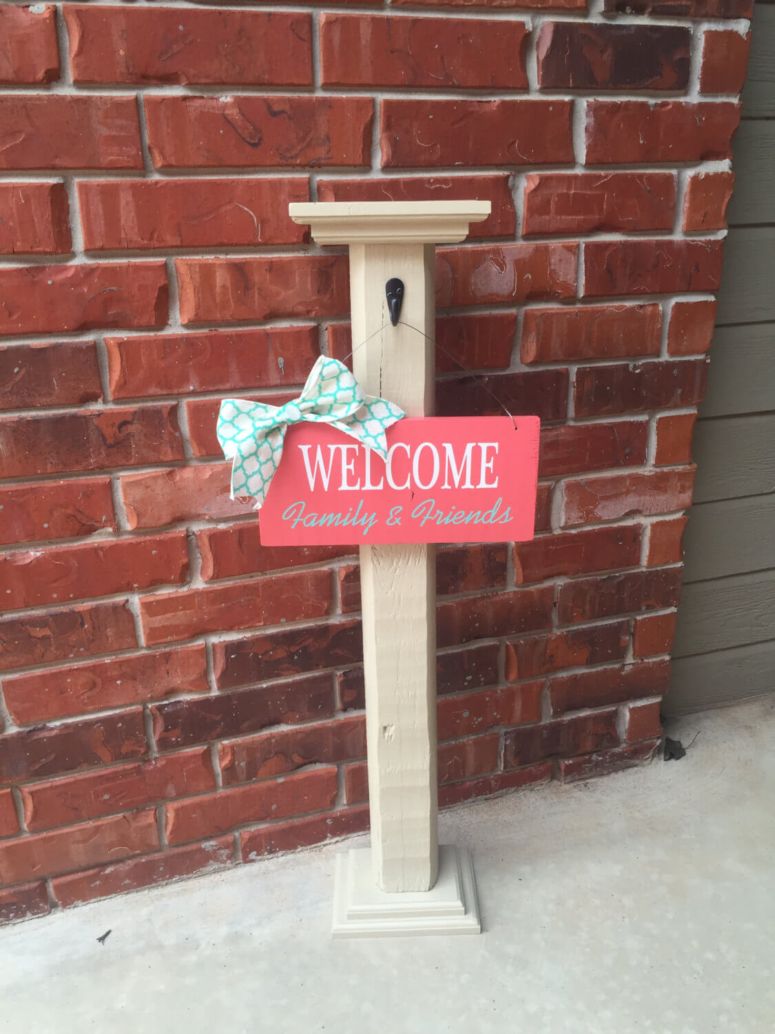 Space Saving Simple Post and Welcome Sign