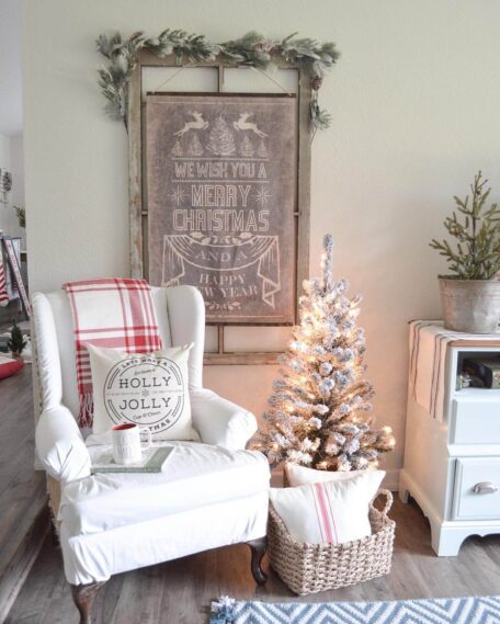 35 Christmas Wall Decor Ideas To Make You Feel Festive