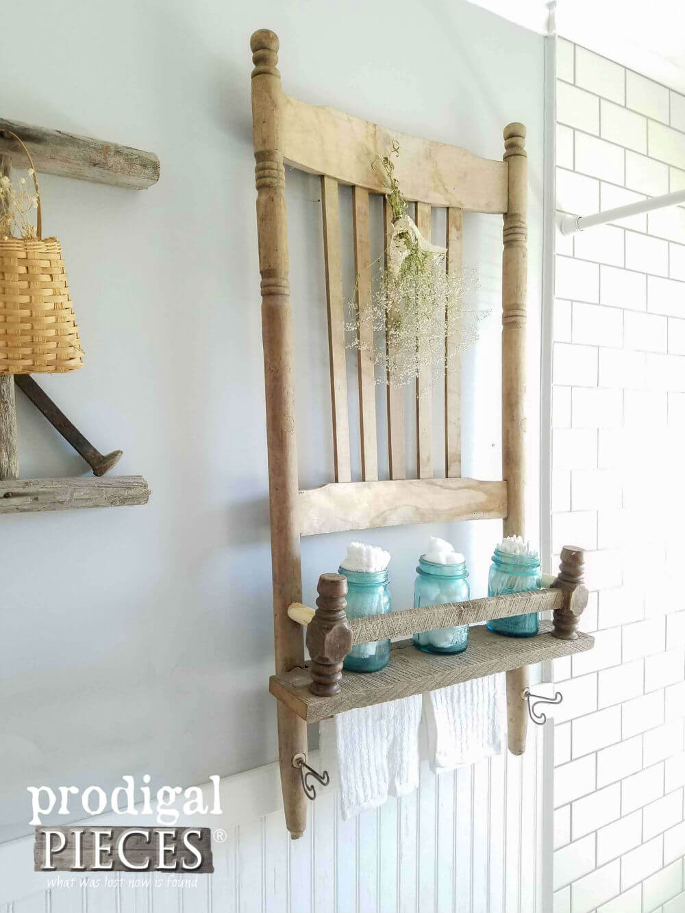 Piękne Upcycled DIY Chair for Your Bathroom