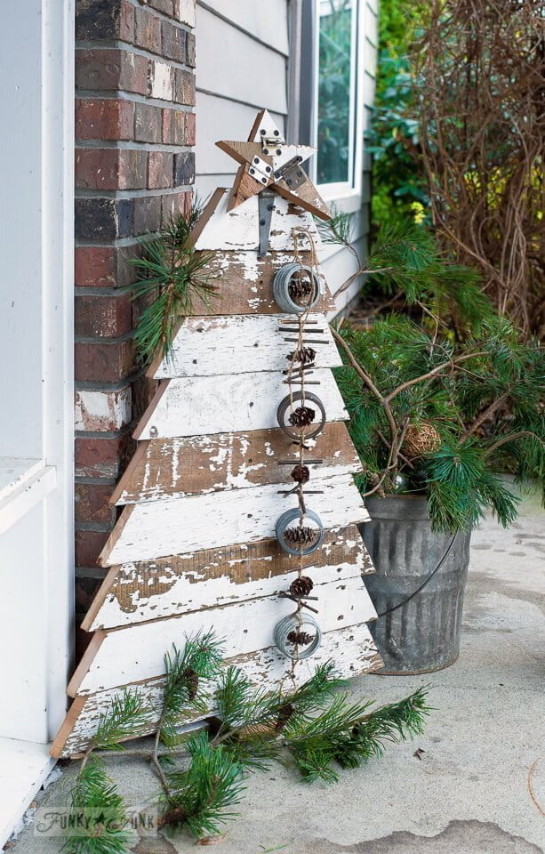 Rustic Holiday Front Door Pallet Christmas Tree