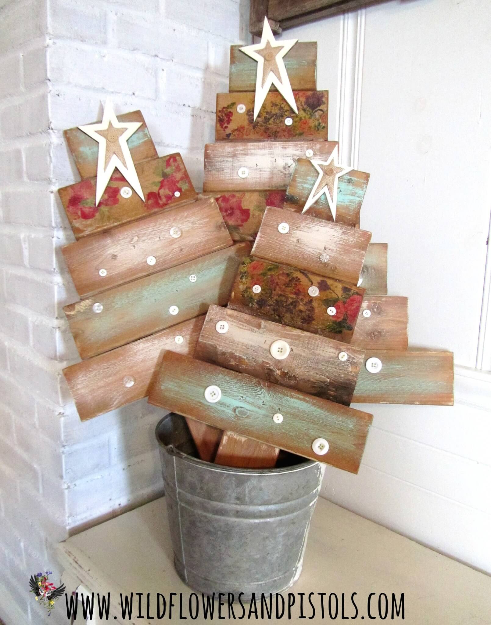 Re-purposed Wood Pallet Christmas Tree