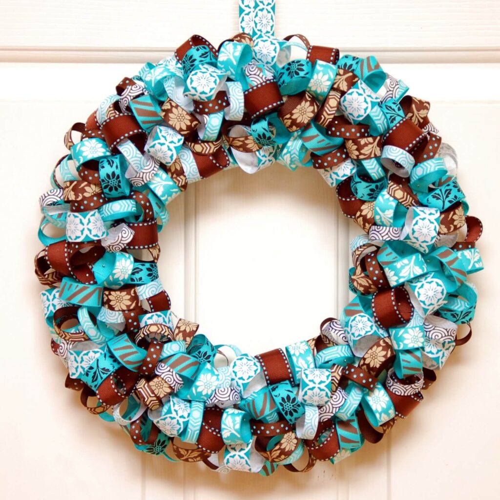 36 Festive Christmas Wreath Ideas to Impress Your Guests