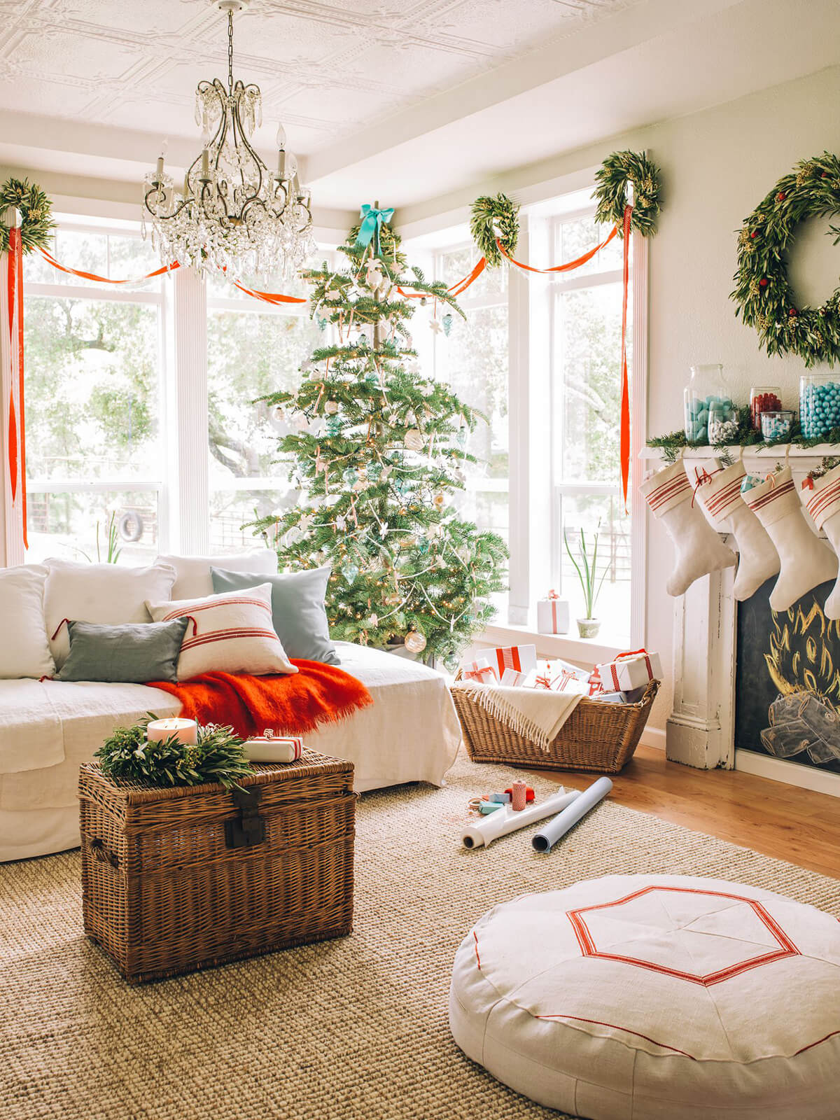 Living Room Decorated For Christmas 