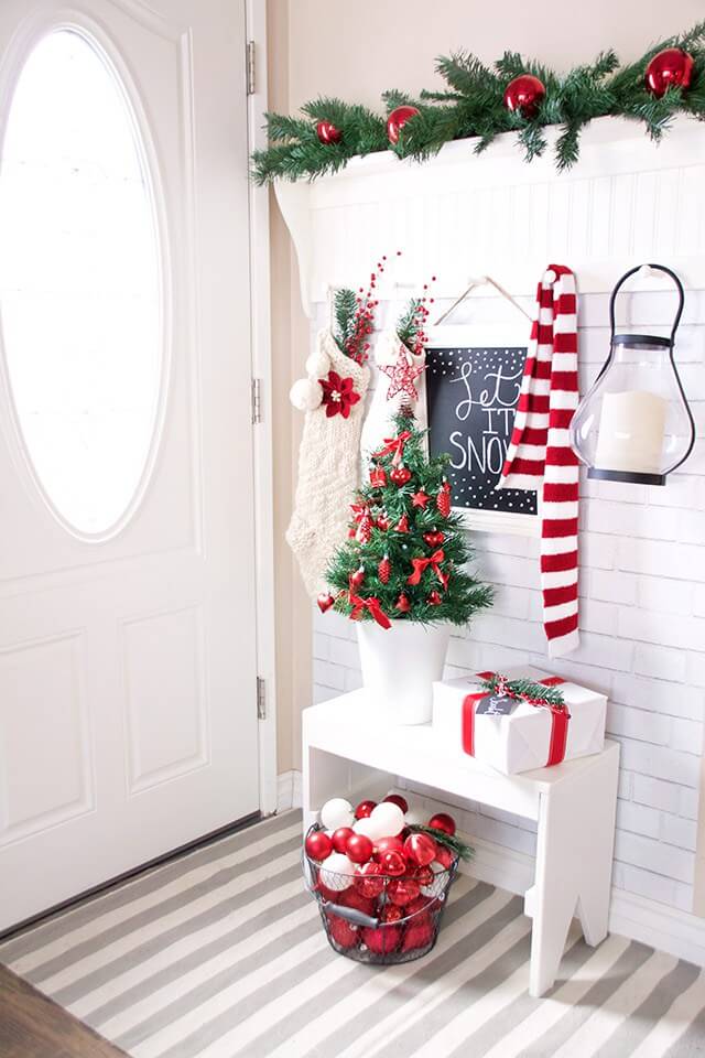 Red Christmas Decoration Ideas for Entryways