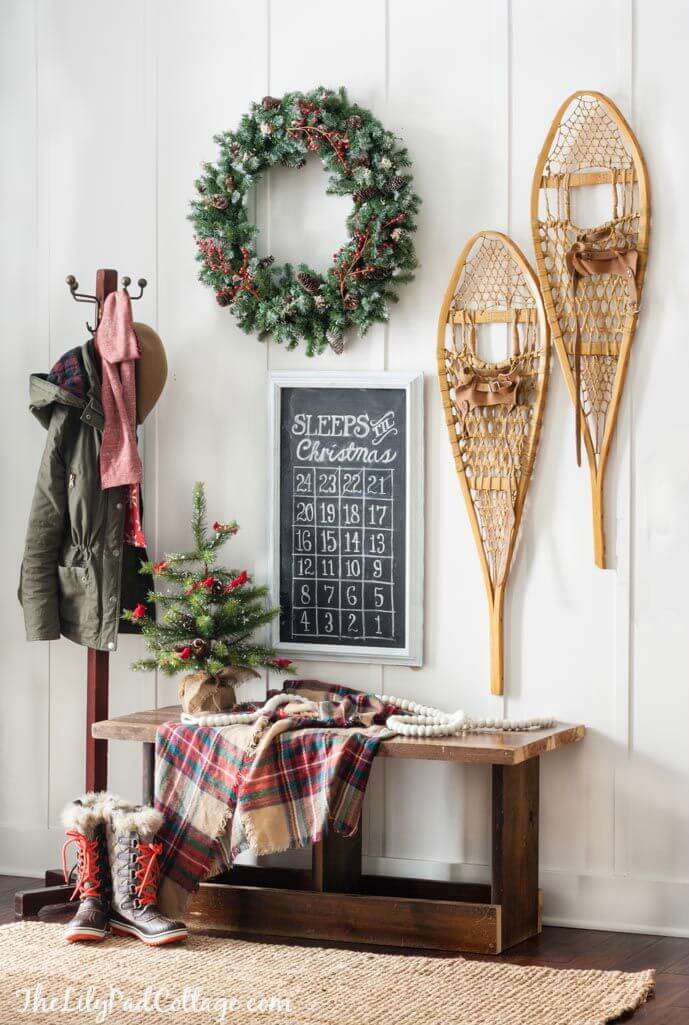 Wreath and Chalkboard Combination in your Entryway