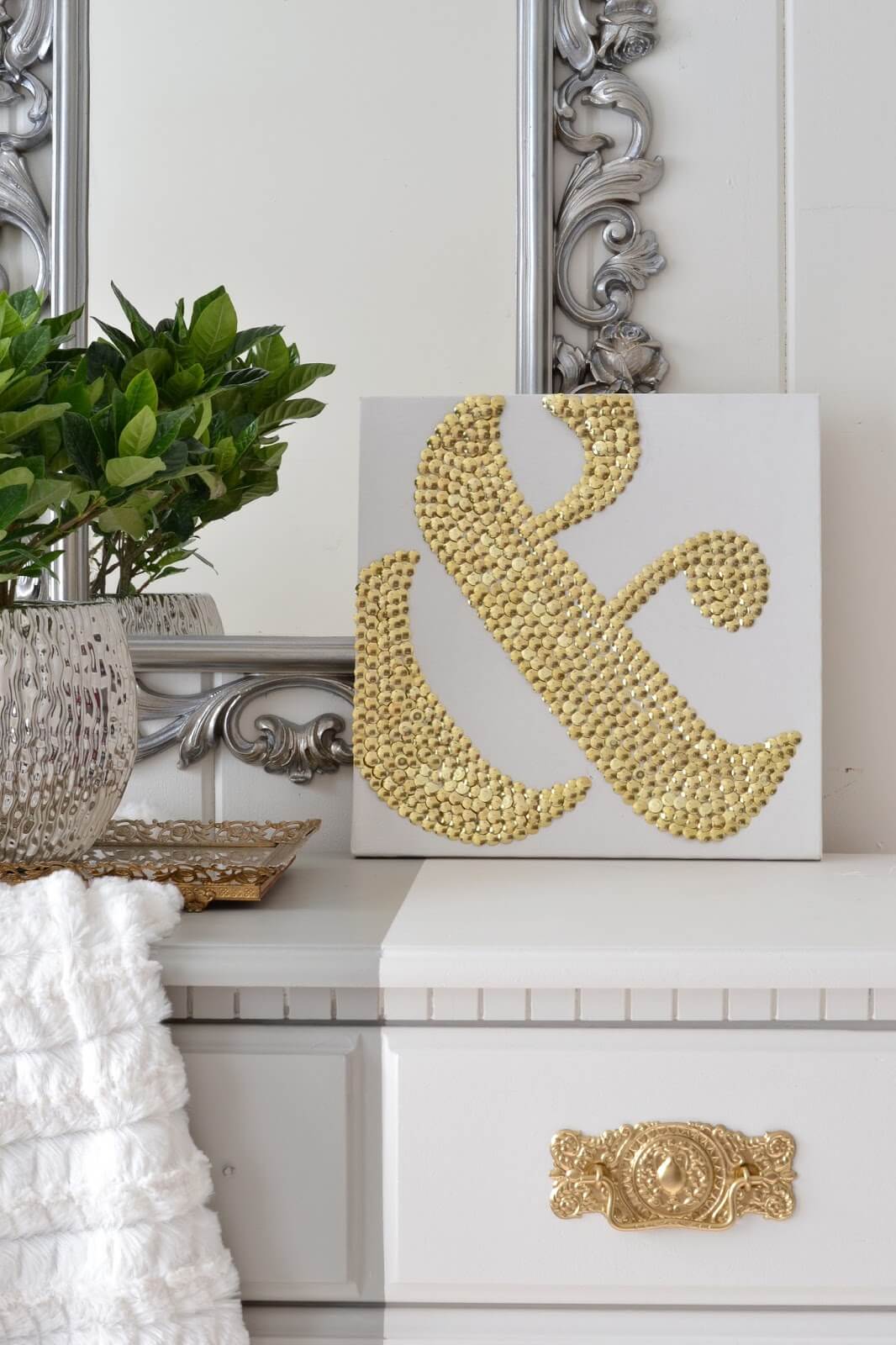 This Gold Sequin Ampersand Sign Is Everything