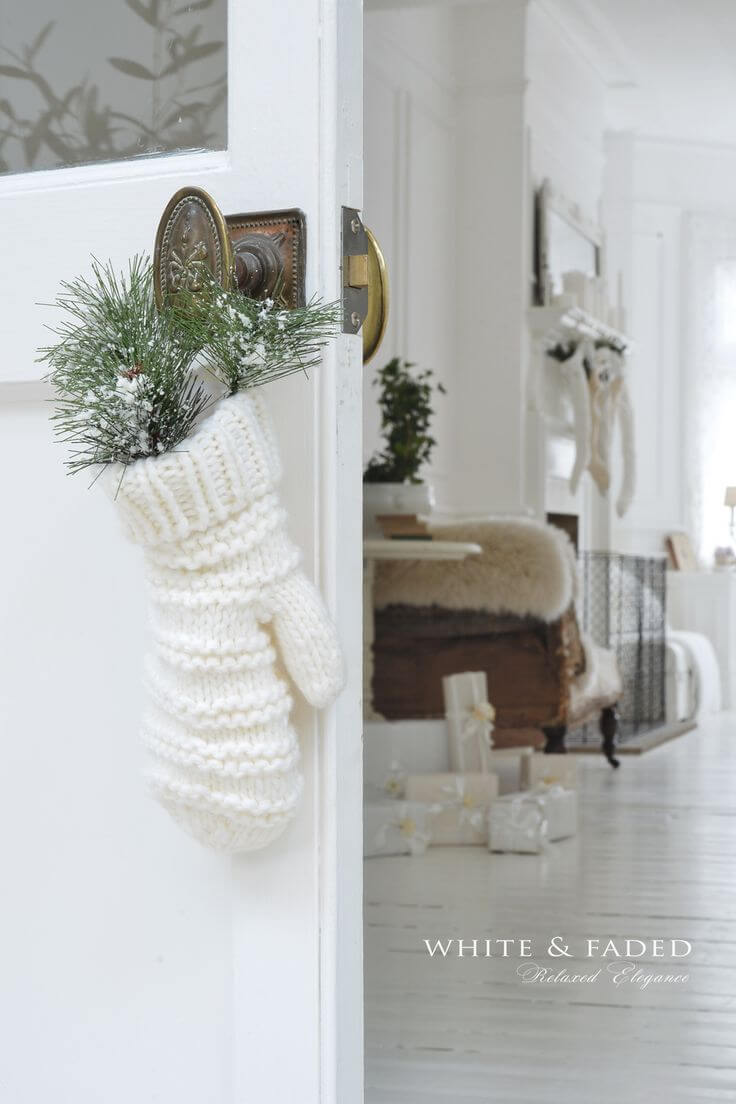 Sweet Knit Mitten Doorknob Hanger