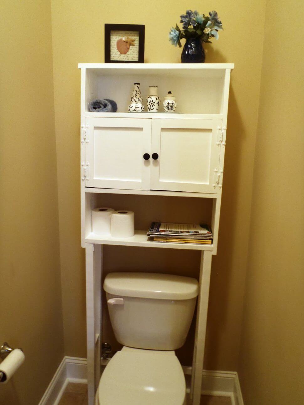 Cheap but Chic Vertical Bathroom Organizer